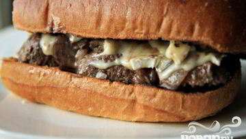 Рецепт Гамбургеров с фрикадельками и сыром бри