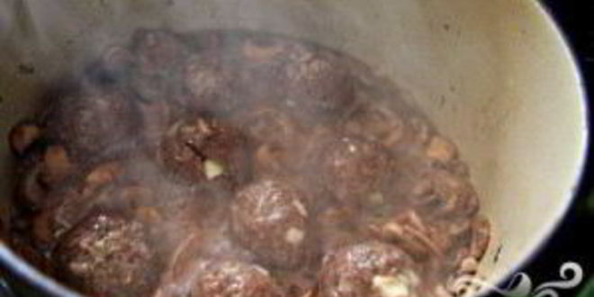 Рецепт гамбургеров с фрикадельками и сыром бри