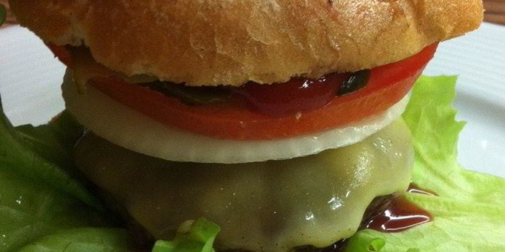 Как приготовить гамбургеры с овощами и сыром