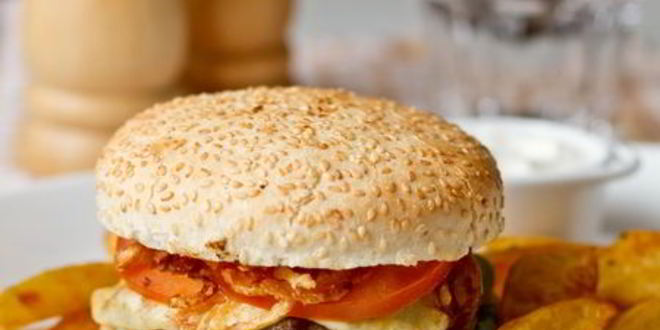 Рецепт гамбургеров с плавленным сулугуни и хрустящим луком