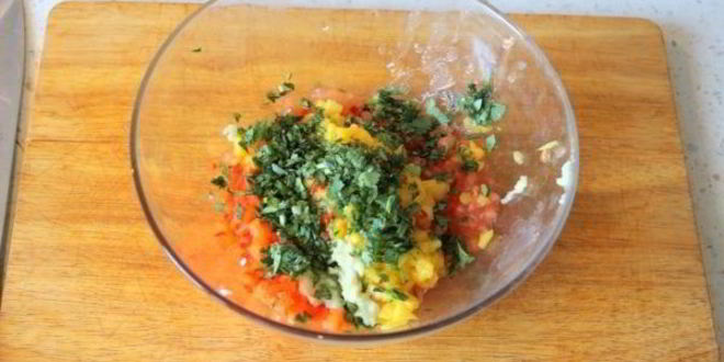 Рецепт мексиканского бургера с манговой сальсой и козьим сыром