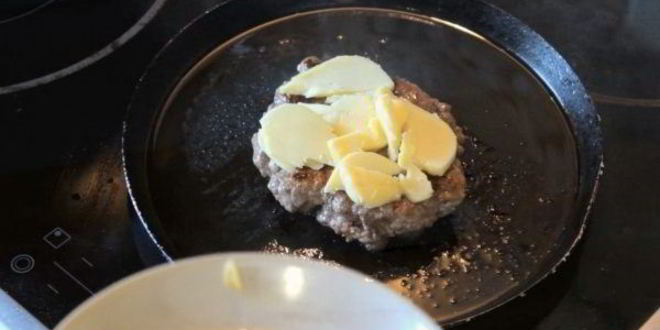 Рецепт мексиканского бургера с манговой сальсой и козьим сыром