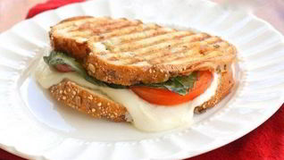 Рецепт Бутерброда Капрезе с соусом