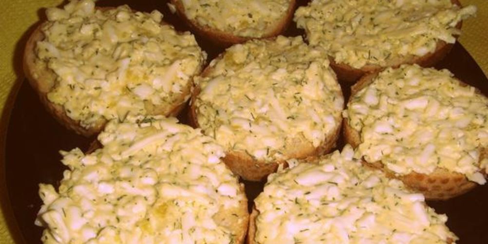 Как приготовить бутерброд с сырком и яйцом