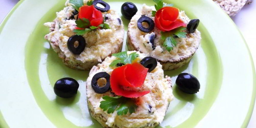 Как приготовить бутерброды с домашним мягким сыром на хлебцах