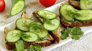 Рецепт Бутербродов с икрой сельди и огурцом