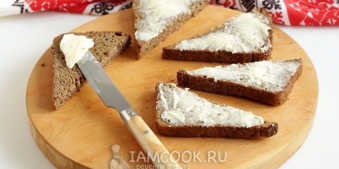 Рецепт бутербродов с икрой сельди и огурцом