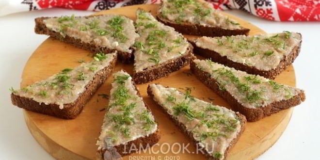 Рецепт бутербродов с икрой сельди и огурцом