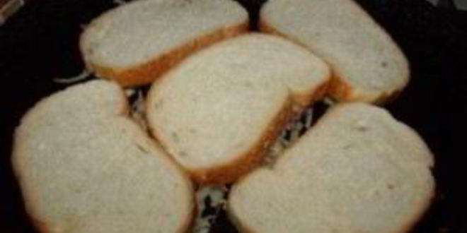 Рецепт бутербродов с колбасой на сковороде