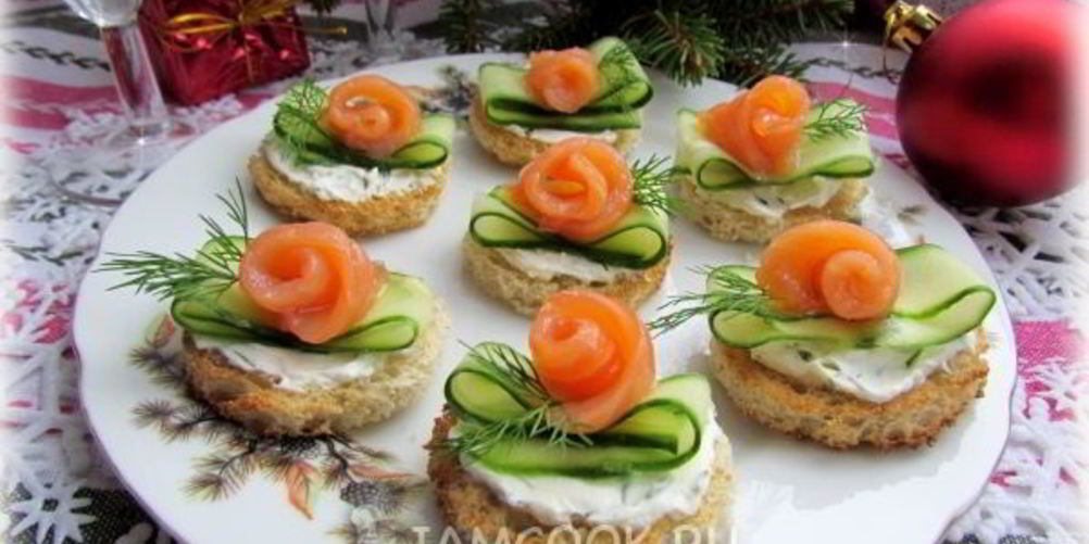 Как приготовить бутерброды с огурцом и форелью