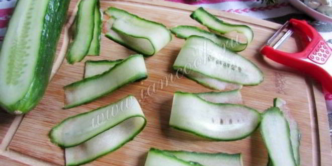 Рецепт бутербродов с огурцом и форелью