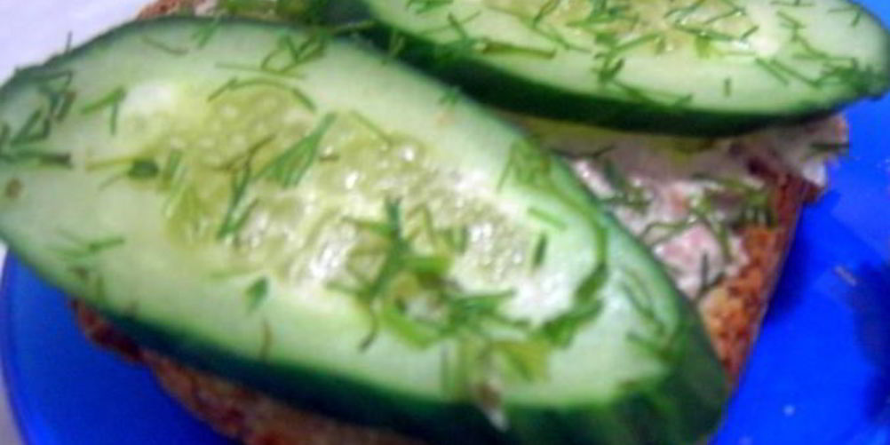 Как приготовить бутерброды с паштетом и огурцом