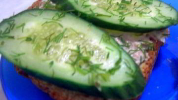 Рецепт Бутербродов с паштетом и огурцом