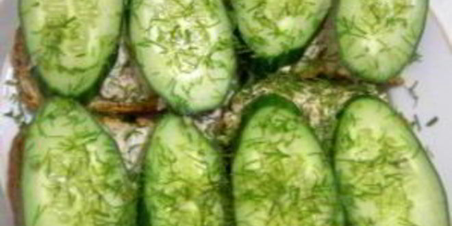 Рецепт бутербродов с паштетом и огурцом