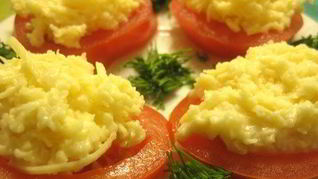 Рецепт Бутербродов с помидорами и сырно-чесночным паштетом