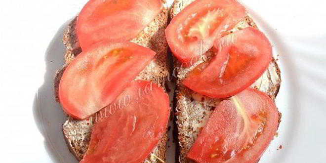 Рецепт бутербродов с помидорами и сырыми шампиньонами