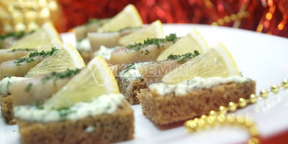 Как приготовить бутерброды с селедкой