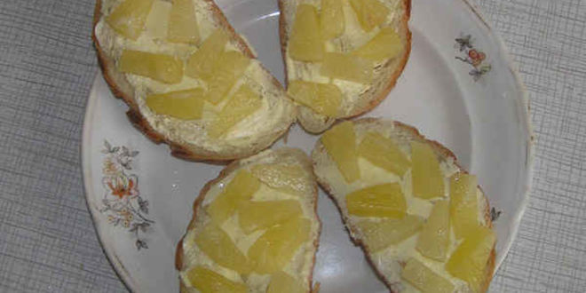 Рецепт бутербродов с сыром и дольками ананаса