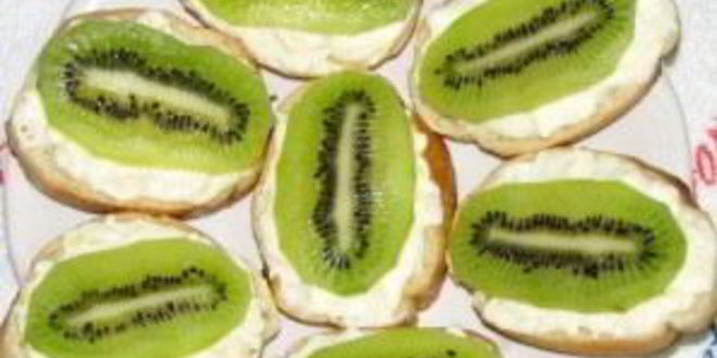 Рецепт бутербродов с сыром и киви