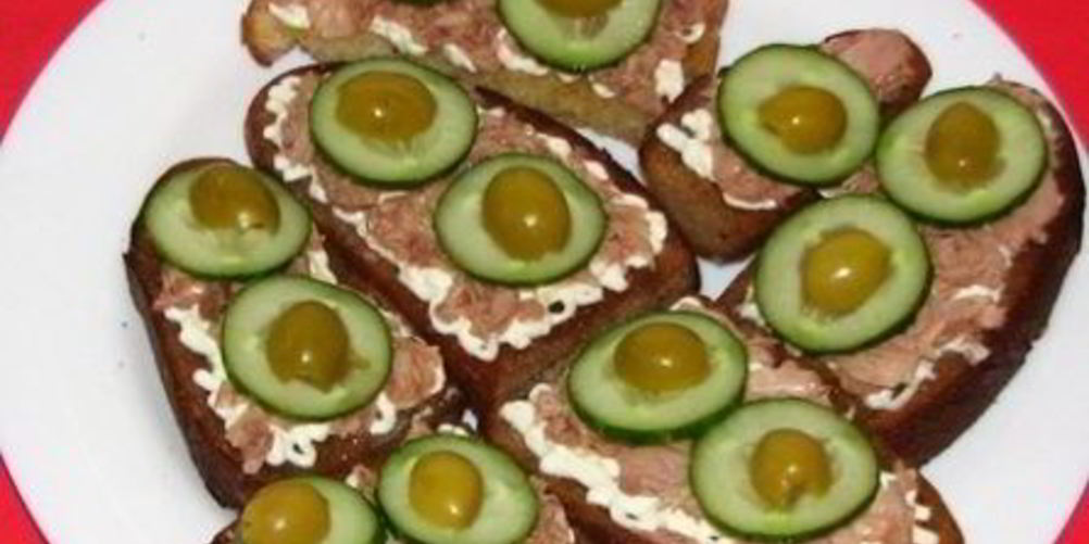 Как приготовить бутерброды с тунцом и огурцом