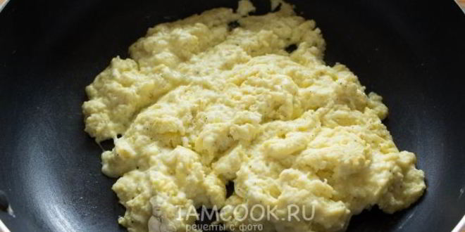 Рецепт бутербродов с яичницей-болтуньей