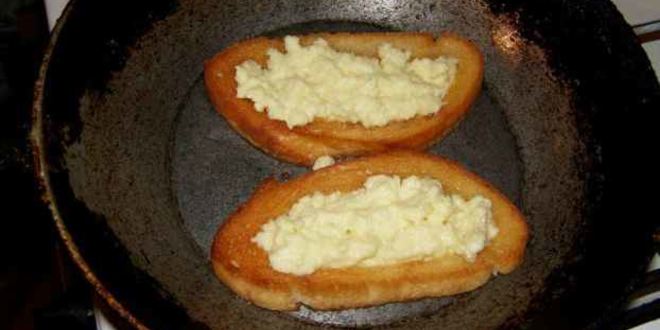 Рецепт бутербродов с яйцом, майонезом, чесноком и сыром