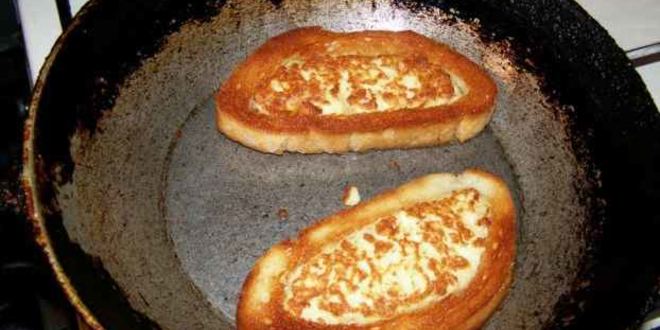 Рецепт бутербродов с яйцом, майонезом, чесноком и сыром