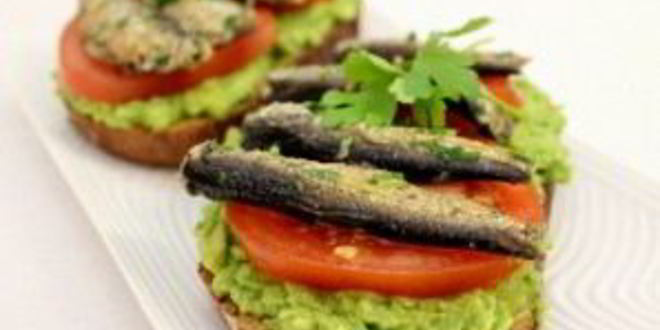 Рецепт бутербродов со шпротами и авокадо