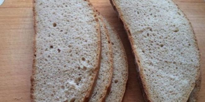 Рецепт бутербродов со шпротами с черным хлебом и чесноком