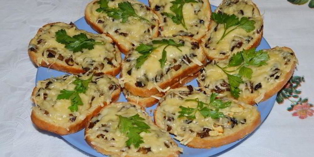 Как приготовить горячие бутерброды с грибами и сыром в духовке