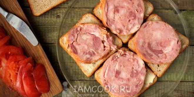 Рецепт горячих бутербродов с колбасой в микроволновке