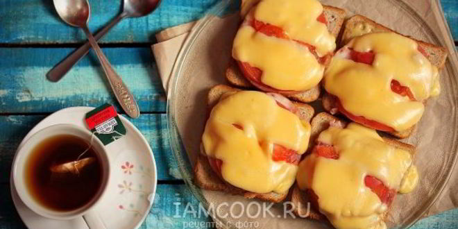 Рецепт горячих бутербродов с колбасой в микроволновке