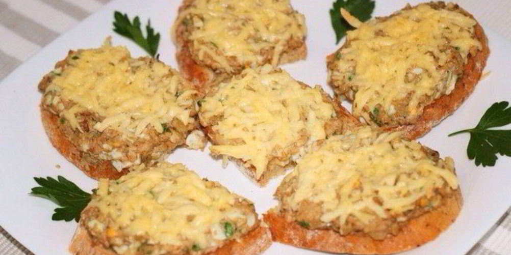 Как приготовить горячие бутерброды с сайрой