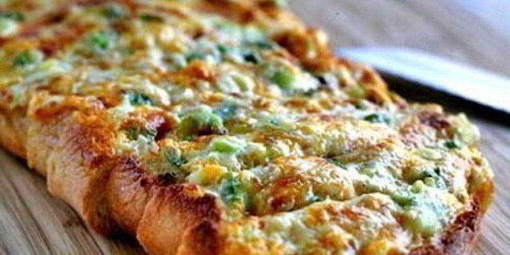 Как приготовить горячий бутерброд с сыром, зеленью и чесноком