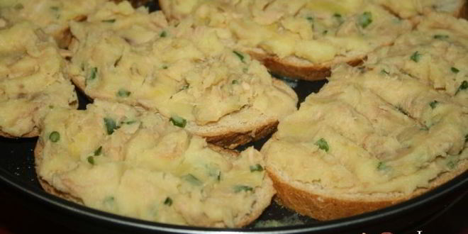 Рецепт картофельных бутербродов с тунцом к завтраку