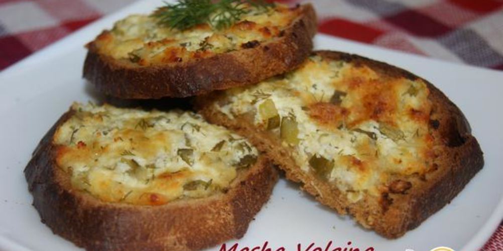 Как приготовить творожные бутерброды с огурцом и зеленью