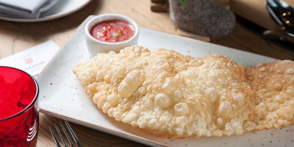 Как приготовить чебурек с брынзой