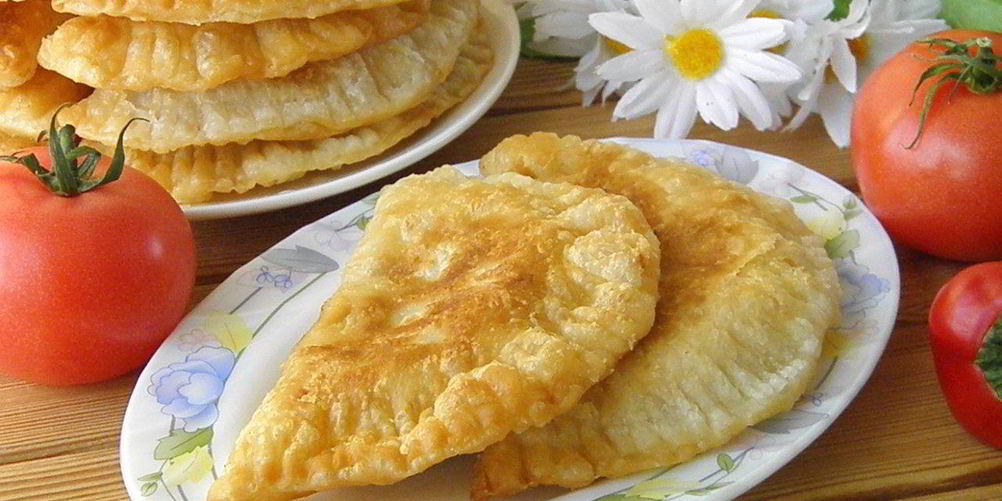 Как приготовить чебуреки из слоеного бездрожжевого теста