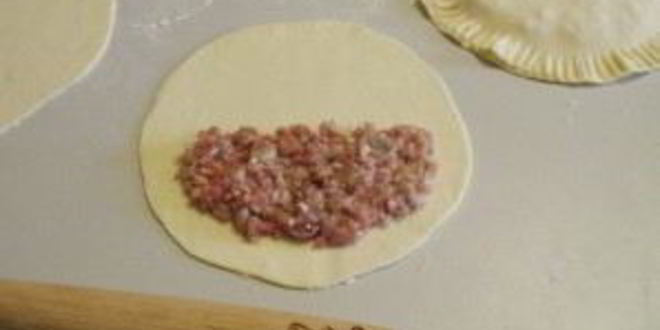 Рецепт чебуреков из слоеного бездрожжевого теста