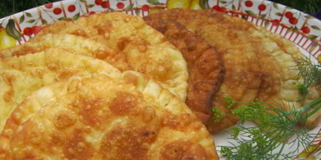 Рецепт чебуреков с картофелем и сыром