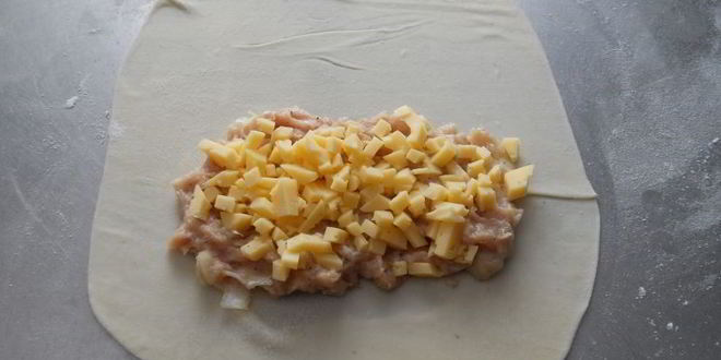 Рецепт чебуреков с куриным фаршем и сыром