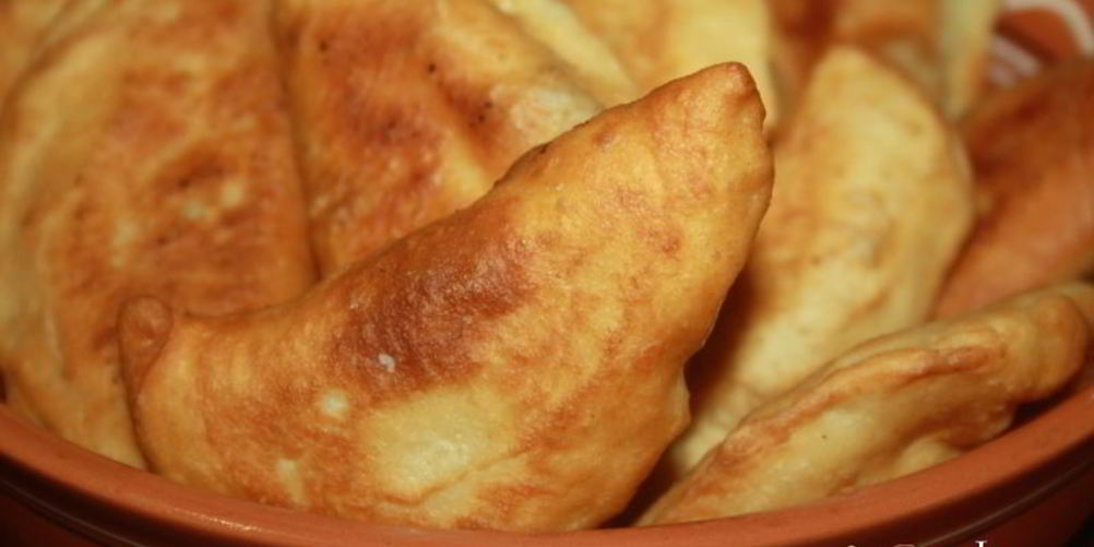 Как приготовить чебуреки с курицей и кислым яблоком на кефире