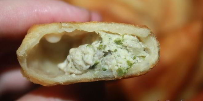 Рецепт чебуреков с курицей и кислым яблоком на кефире