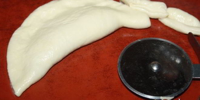 Рецепт чебуреков с курицей и кислым яблоком на кефире