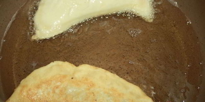 Рецепт чебуреков с курицей и кислым яблоком на кефире