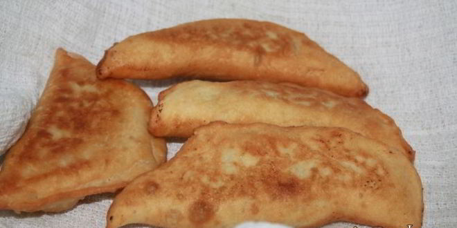 Рецепт чебуреков с курицей и кислым яблоком на кефире