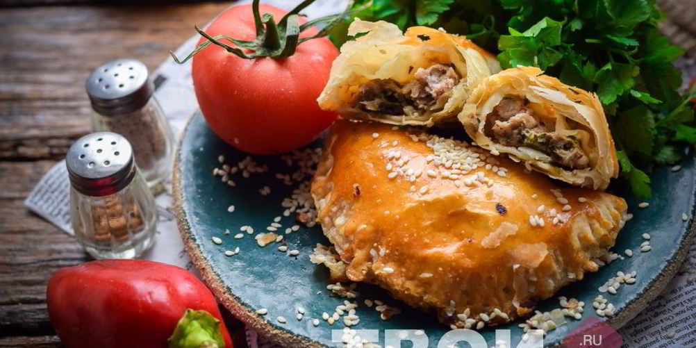 Как приготовить чебуреки в духовке