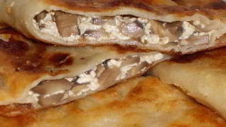 Рецепт Домашних чебуреков с курицей и сыром