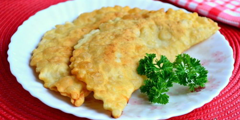 Как приготовить хрустящие чебуреки со смешанным фаршем