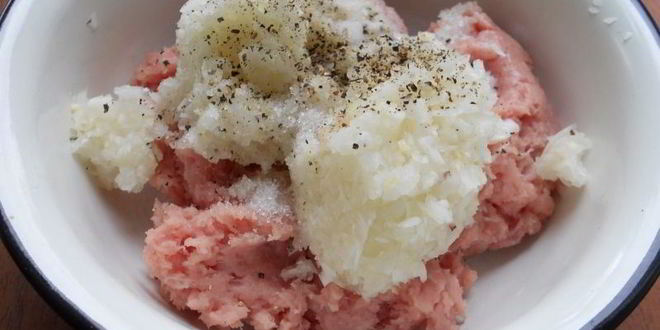 Рецепт хрустящих чебуреков со смешанным фаршем